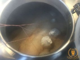 How to control the temperature of mashing?